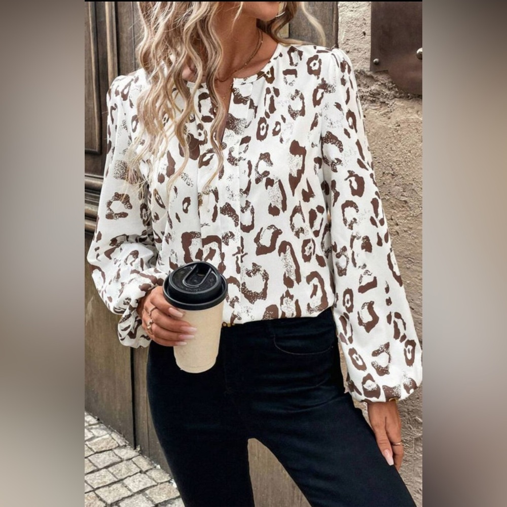 Sienna - leopard print split neck balloon sleeve blouse